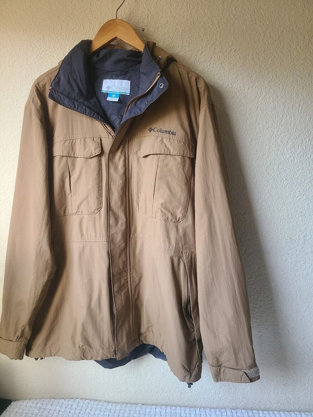 Columbia Men's Tan Jacket with Dark Gray Lined Collar Size L